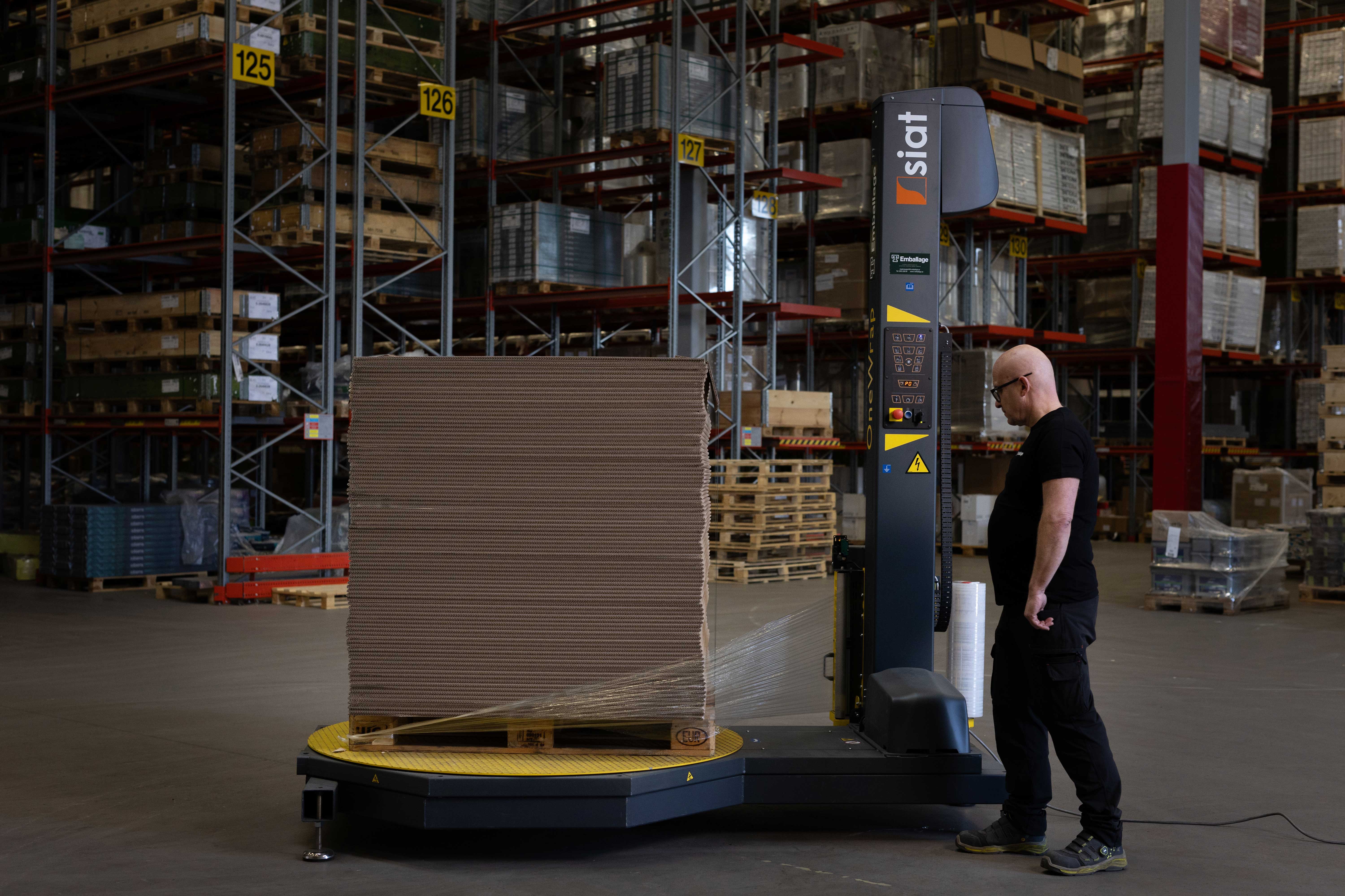 Emballering Av Pall Med Maskinsträckfilm Onewrap